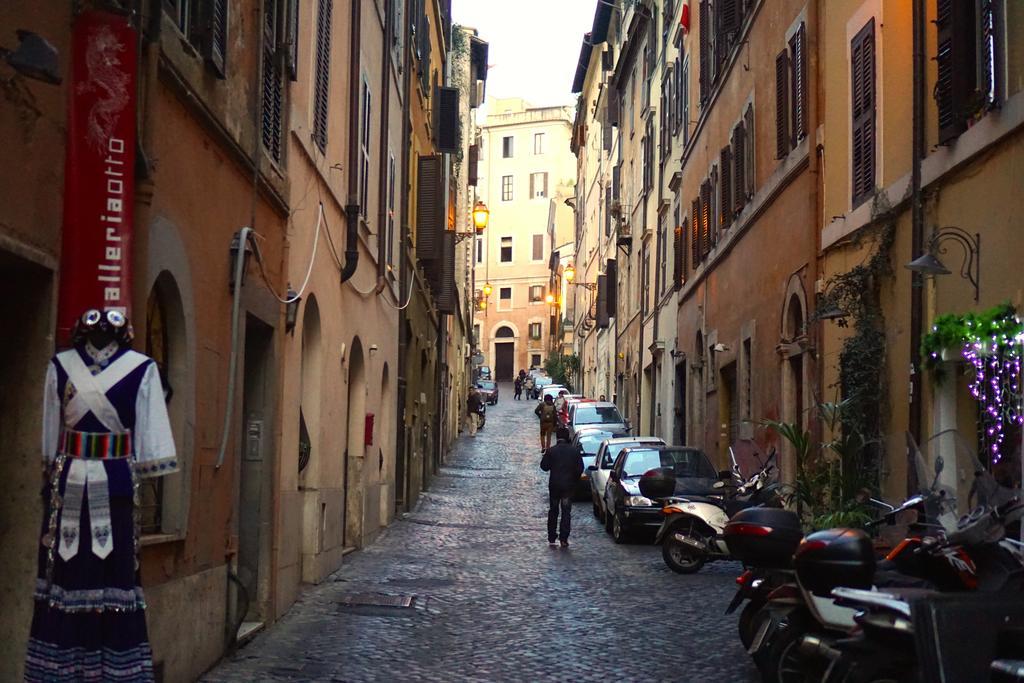 Romenjoy Colosseo Стая снимка